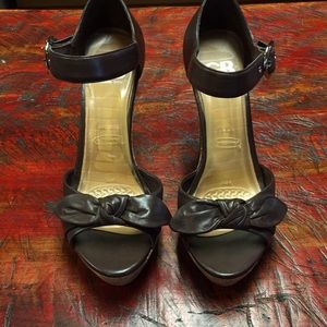 Gianni Bini platform sandal